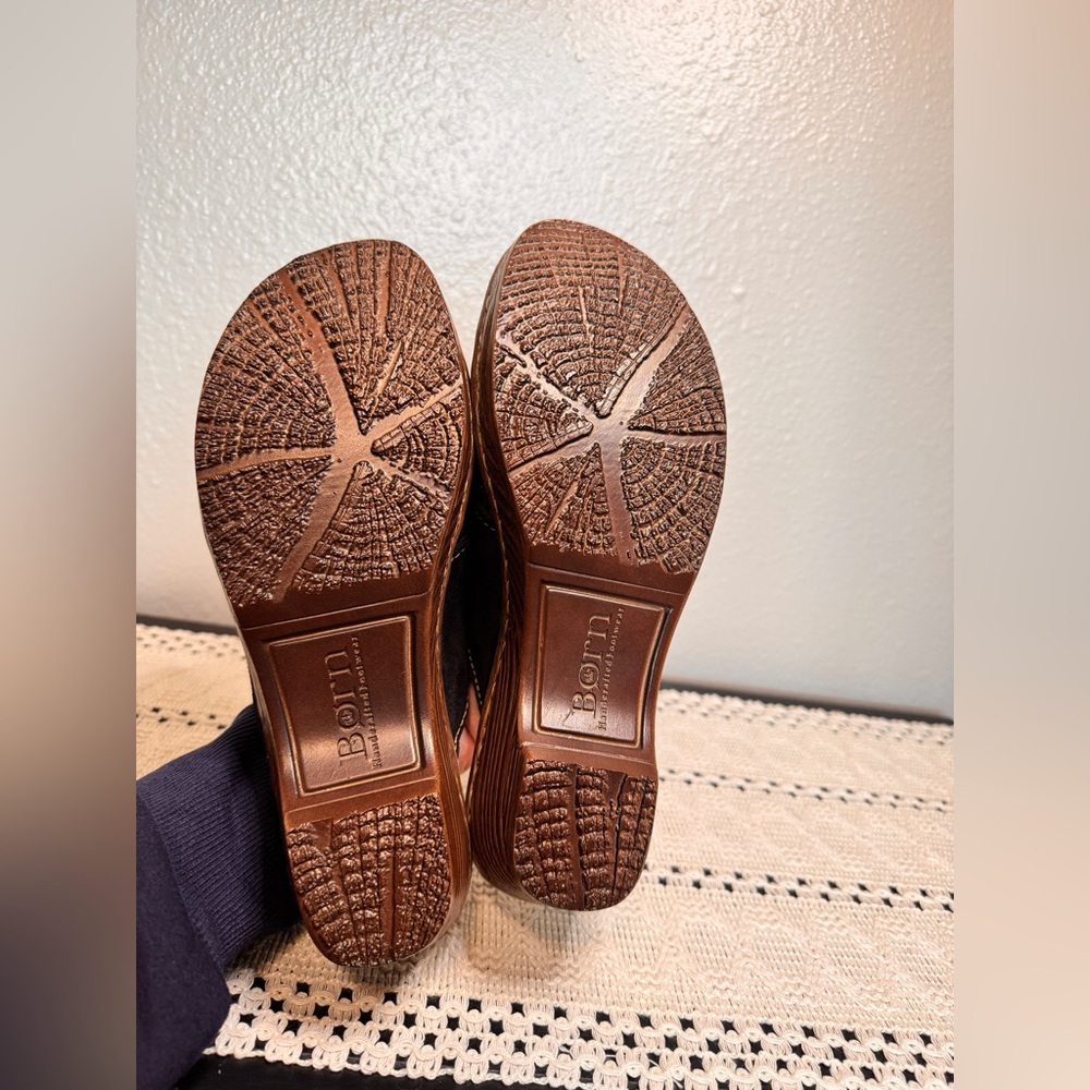 Born Women’s Black Teayo Suede Sandals - Picture 6 of 9
